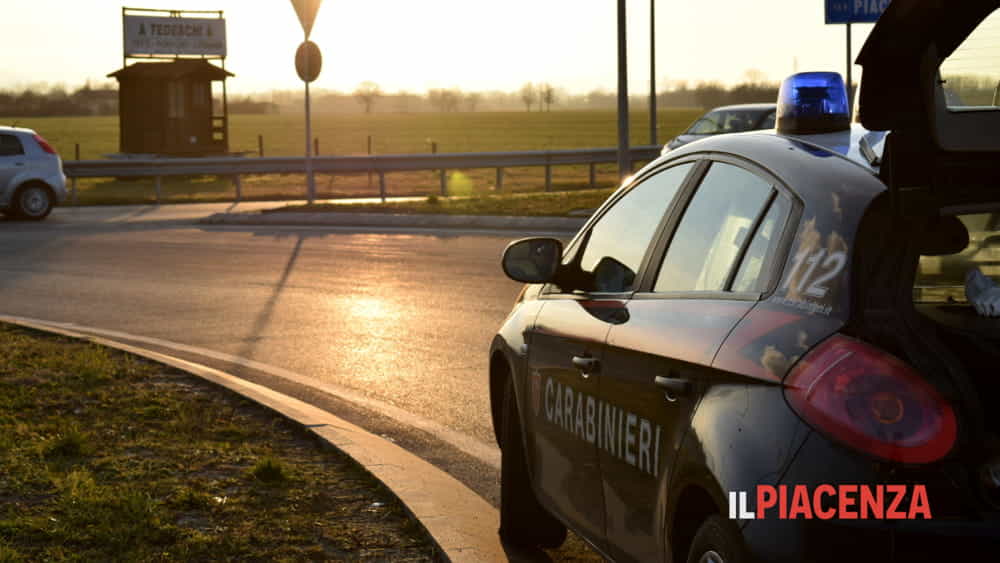 Incinta al nono mese ha un'emorragia in auto, scortata dai carabinieri in sirena fino all'ospedale
