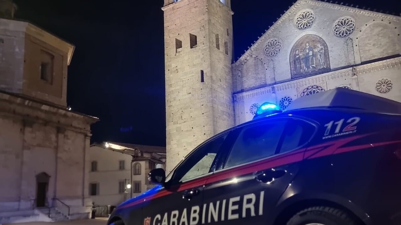 Spoleto, corpo fatto a pezzi e lasciato in un sacco della spazzatura ai giardini pubblici