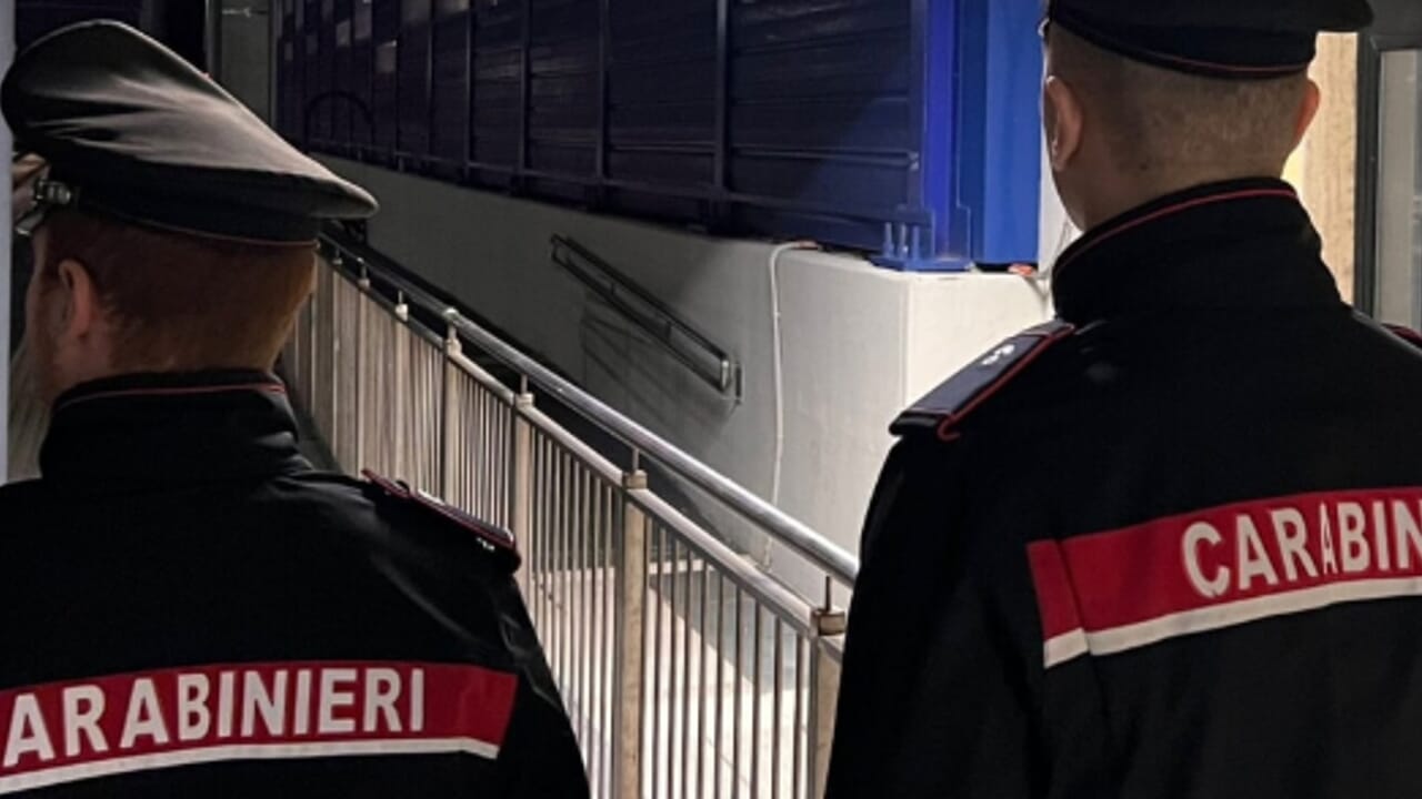 San Zenone, ragazza violentata mentre aspetta il treno: la descrizione dell'aggressore
