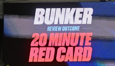 L'espulsione temporanea annunciata sul maxi schermo