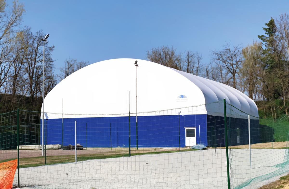 Centro sportivo in crescita. Servono nuovi spogliatoi