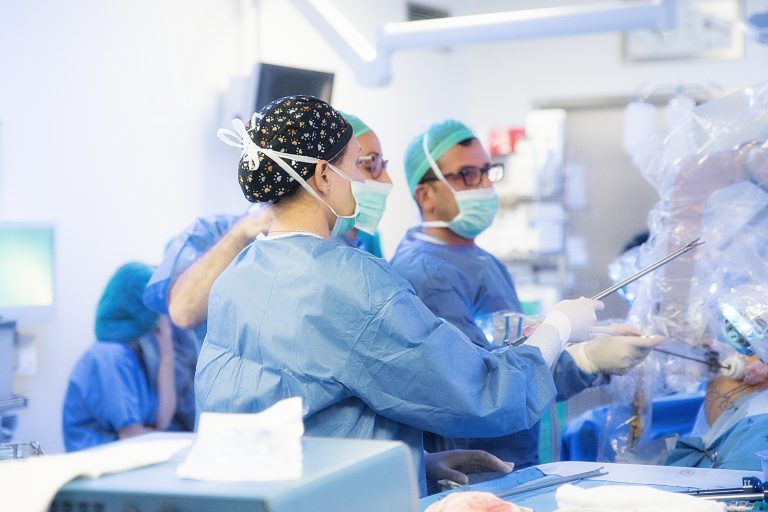 Dal tumore alla maternità: il robot-chirurgo restituisce la fertilità in 30 minuti