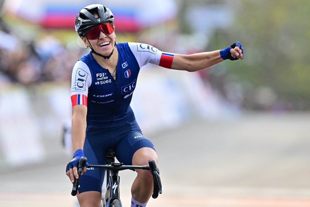 Ciclismo, la francese Gery trionfa tre le Under 23 ai Mondiali. Quarta l'azzurra Ciabocco
