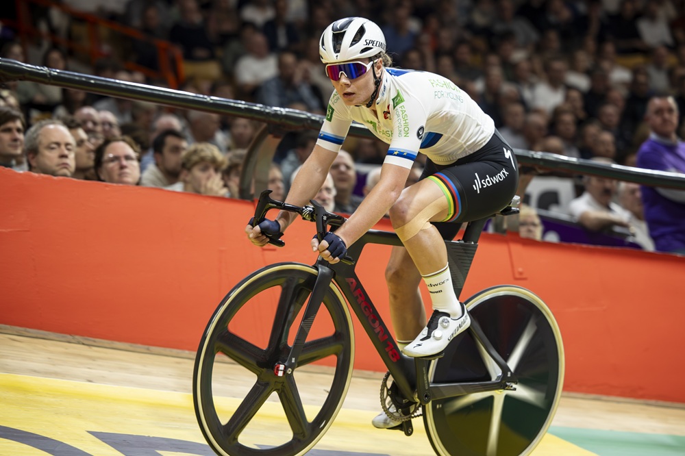 Ciclismo su pista, Lotte Kopecky rischia di saltare i Mondiali. Grave infortunio per la belga