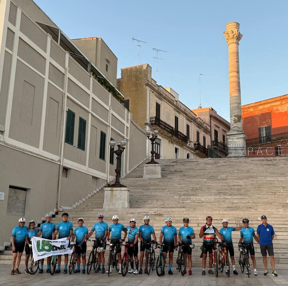 Ciclisti sul porto
