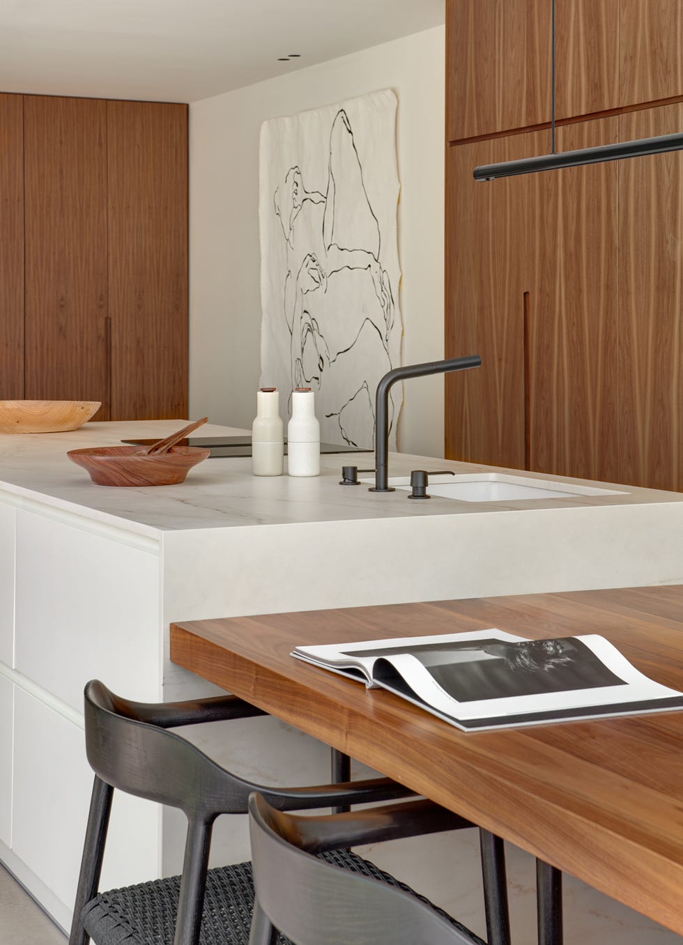 casa moderna con decoracion minimal en blanco y madera