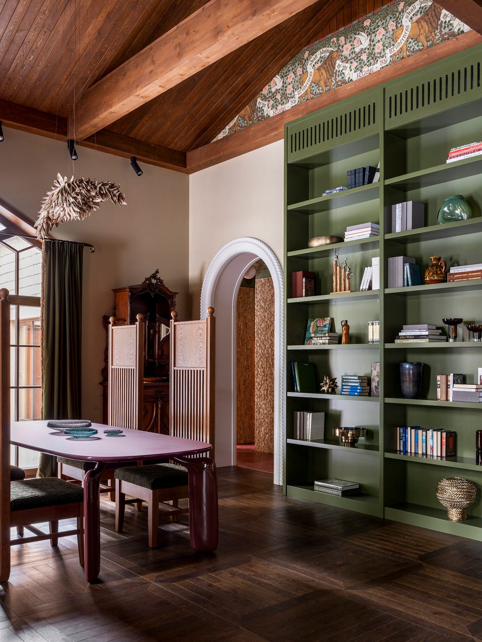 esta casa luminosa y eclectica combina diseno a medida, piezas vintage y detalles art deco