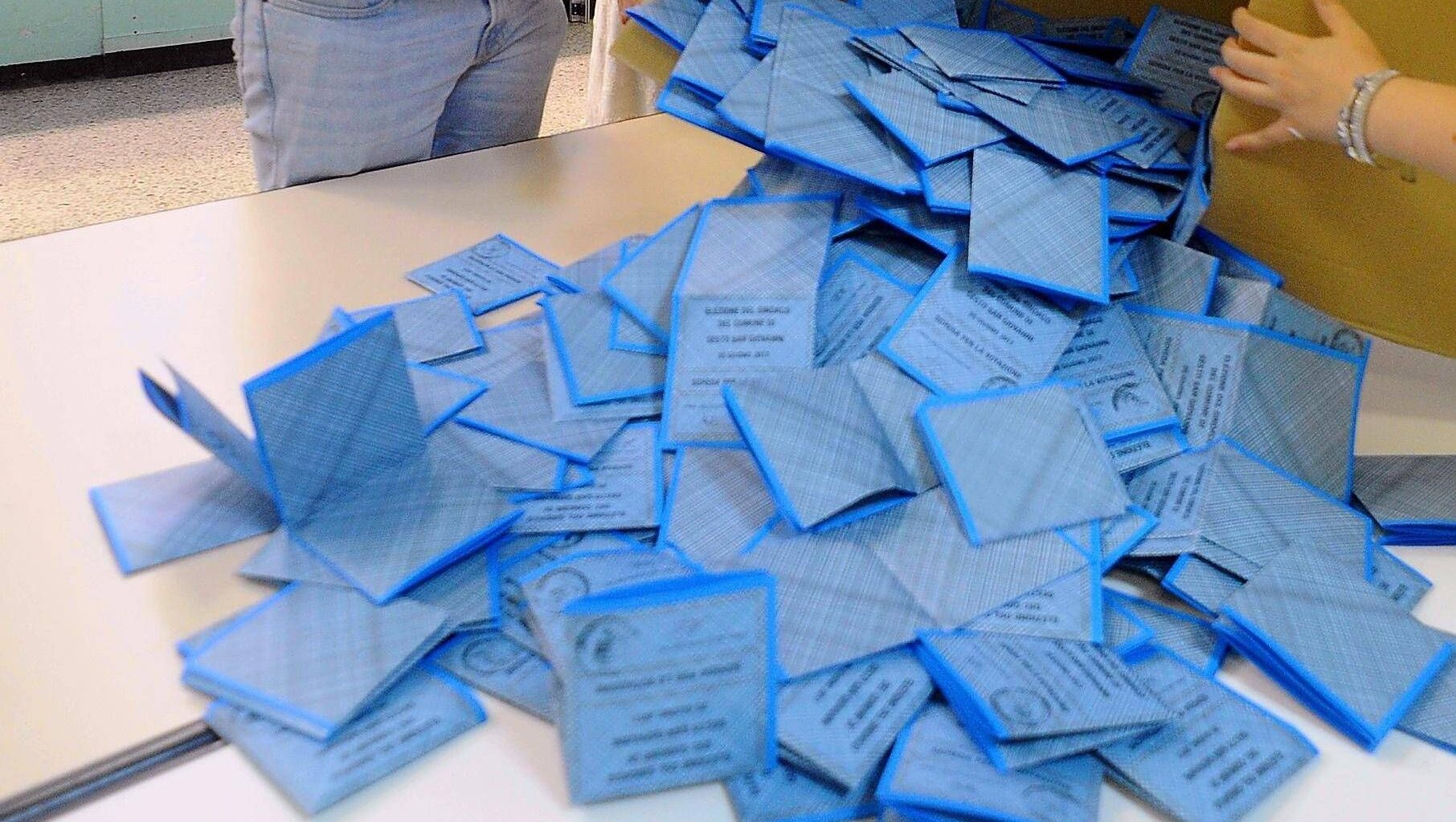 Sondaggio Tg La7, frenata al top. Il voto oggi per Fratelli d'Italia, Pd e M5S