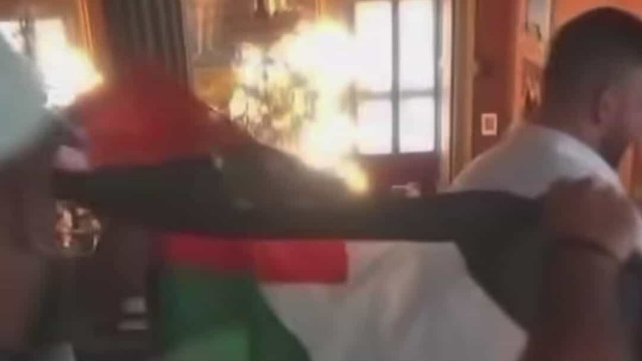 Torino, irruzione ProPal in sala Rossa. Consiglio comunale sospeso