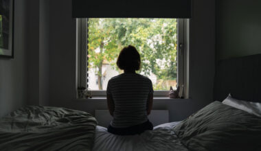 Come riconoscere la perimenopausa: sintomi e trattamenti di una condizione spesso trascurata