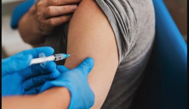 I vaccini anti-Covid "potrebbero aumentare il rischio di cancro", afferma uno studio controverso