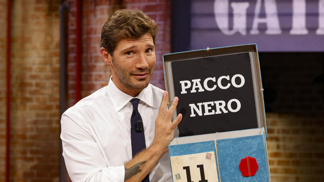 Orologio di lusso rubato a De Martino con il trucco dello specchietto - Notizie