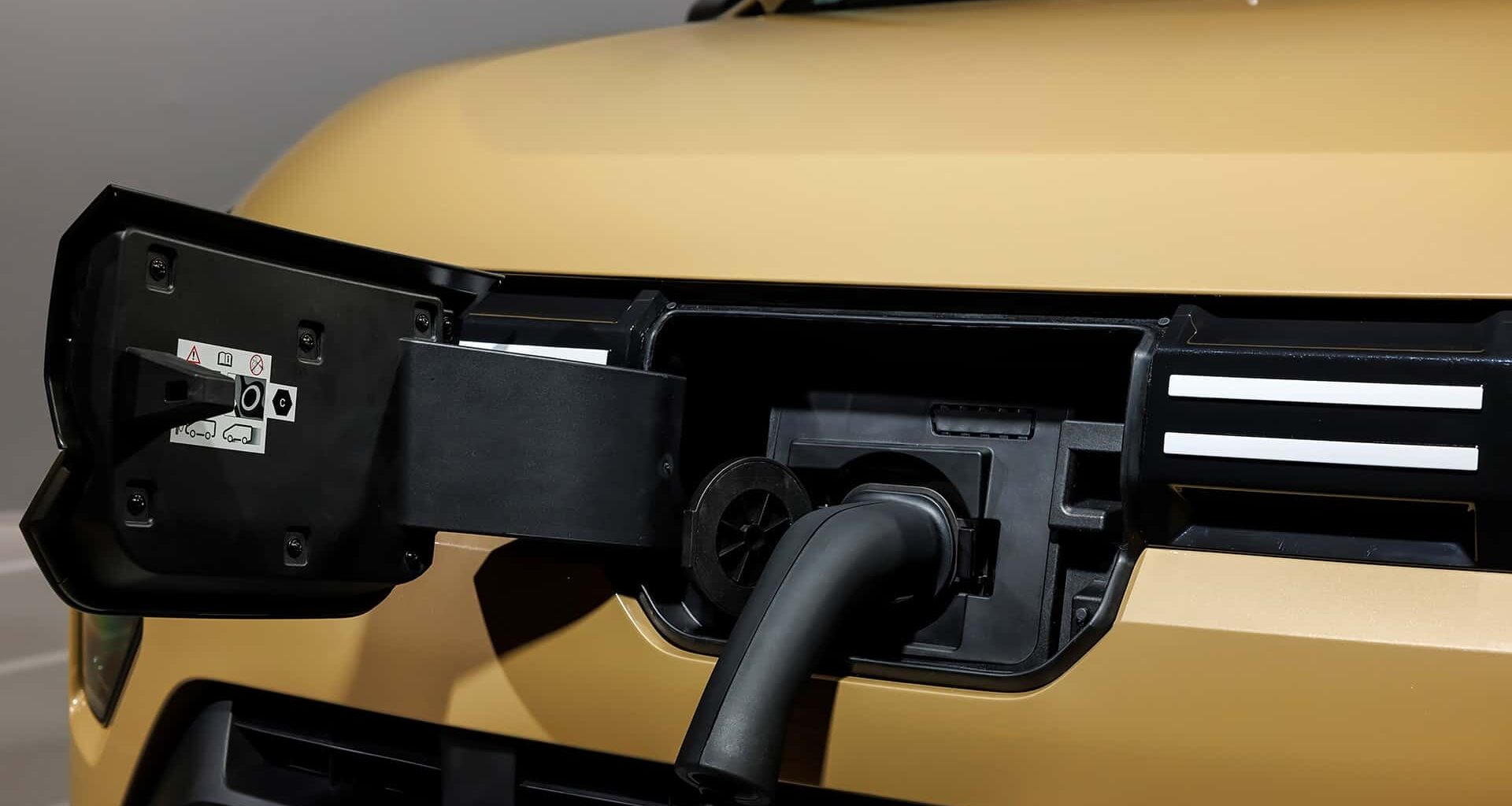 Gli incentivi auto elettriche sono salvi: niente eco-score