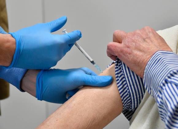 medico e pazienti davanti al gup