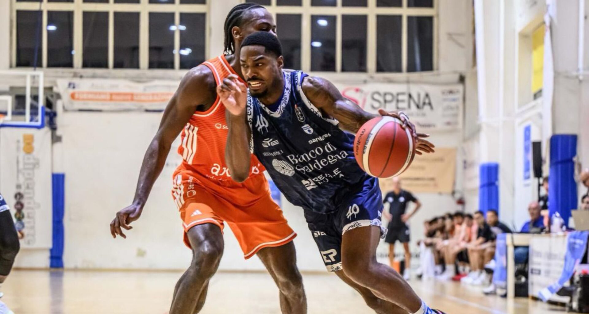 La Dinamo Sassari sorride nel finale: Chemnitz battuta 86-82 - Cagliaripad.it