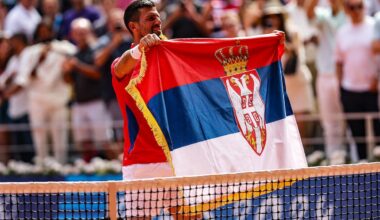 Djokovic si trasferisce in Grecia per protesta contro il governo serbo: cosa sta accadendo