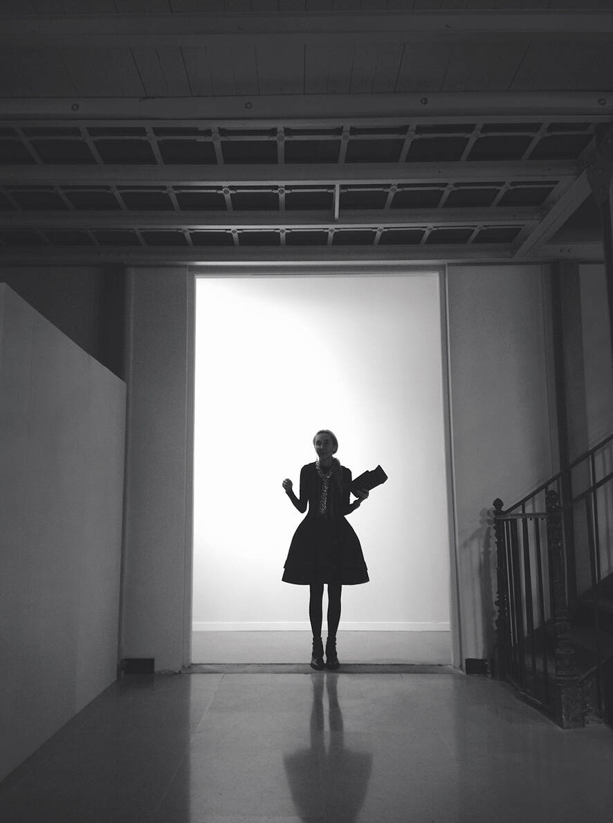 Dominique Issermann, “Carla Sozzani da Azzedine Alaïa”, 2014 © Dominique Issermann