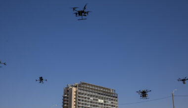 Raid ucraino su una raffineria russa. Romania: "Drone di Mosca nel nostro spazio aereo", è il terzo caso in 5 giorni nei cieli Nato