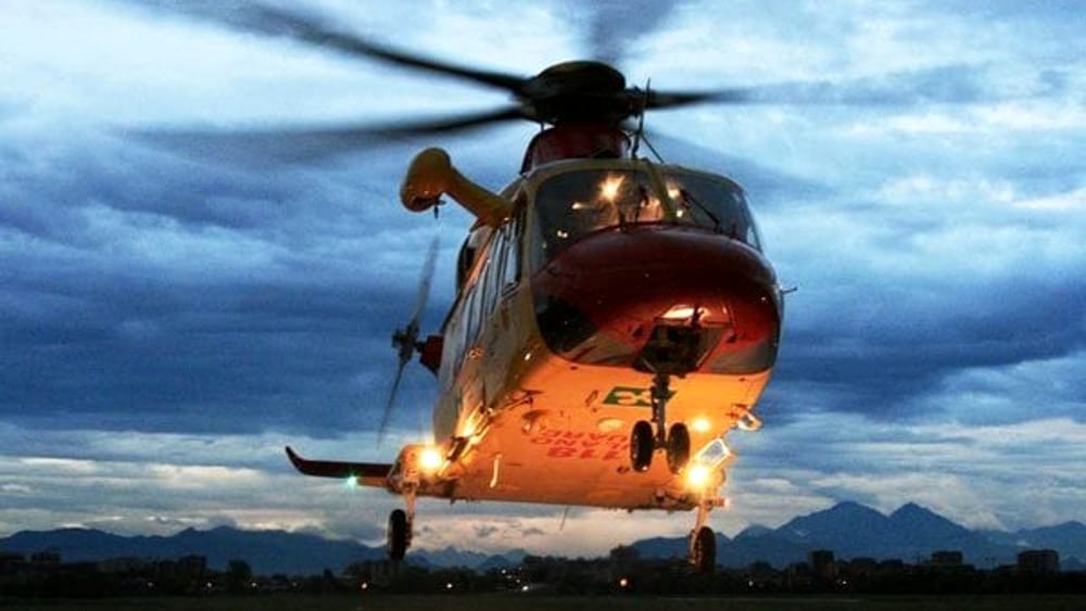 Cade dal monopattino e sbatte la testa contro un muro: 15enne in prognosi riservata