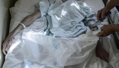 Un uomo in Ungheria viene curato con le cure palliative, alternativa all