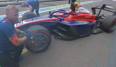 F2, fiamme e muri nelle prime libere del GP Azerbaijan a Baku. Foto