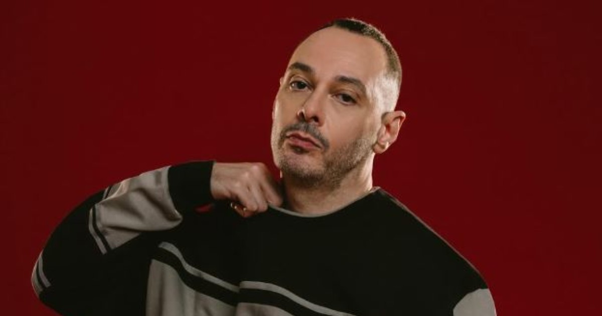 "Ho chiuso con la mia famiglia e non mi interessa avere figli. I miei genitori si facevano la guerra, mi ha segnato a lungo": Fabri Fibra si racconta