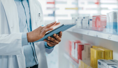 Sanità, arriva la svolta: potenziate le farmacie territoriali nella rete assistenziale. Sì alle televisite e accesso più equo e tempestivo ai farmaci. Oggi l'esame al CdM