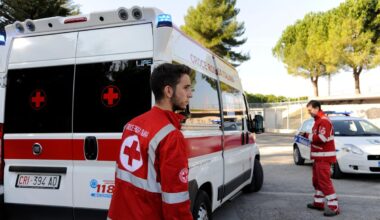 Baby gang, follia alla fermata. Cercano di bloccare la tramvia poi aggrediscono un ragazzino