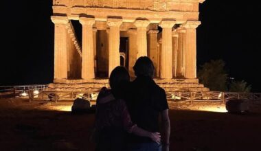 Pippo Inzaghi romantico alla Valle dei Templi: abbraccio e foto social