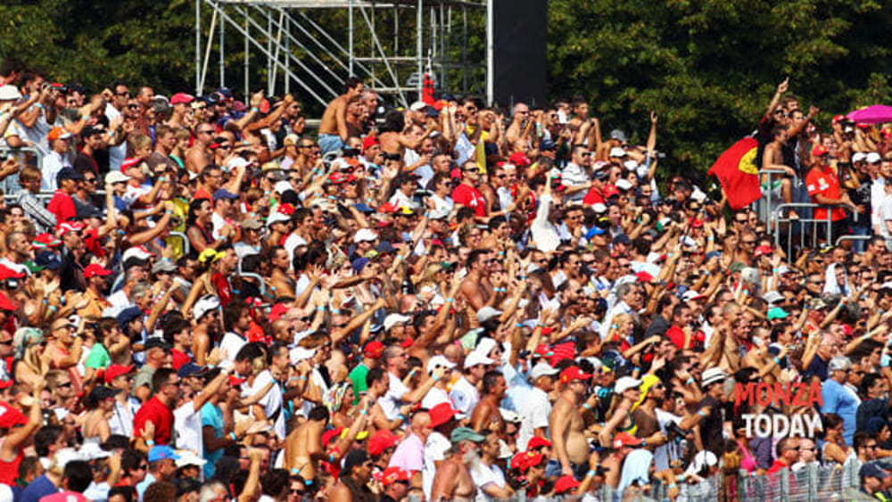 folla gran premio monza 2011-2-2