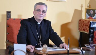 Vescovo Fanelli: difesa dei presidi sanitari
