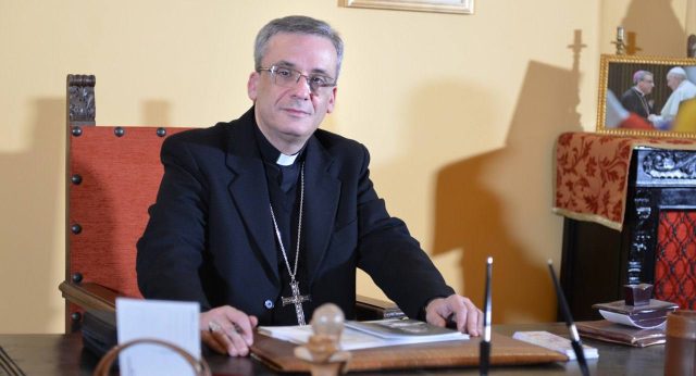 Vescovo Fanelli: difesa dei presidi sanitari