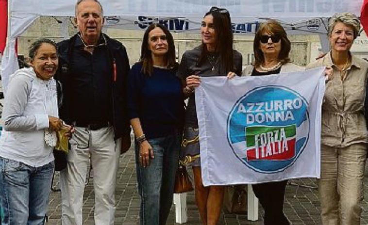 Azzurro Donna scende in piazza per raddoppiare i posti letto