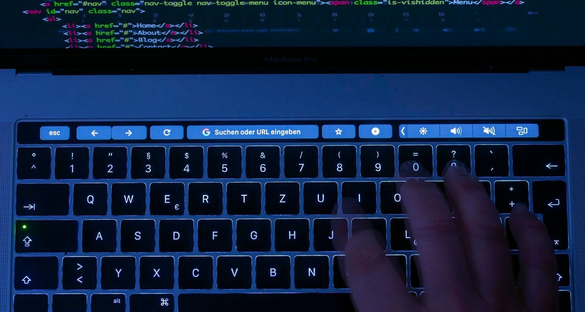 Online migliaia di video hot rubati da telecamere private: coinvolta anche l'Italia