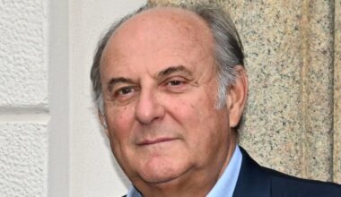 Gerry Scotti, altra frecciata a Stefano De Martino e Affari Tuoi: "Da noi i premi bisogna meritarseli"