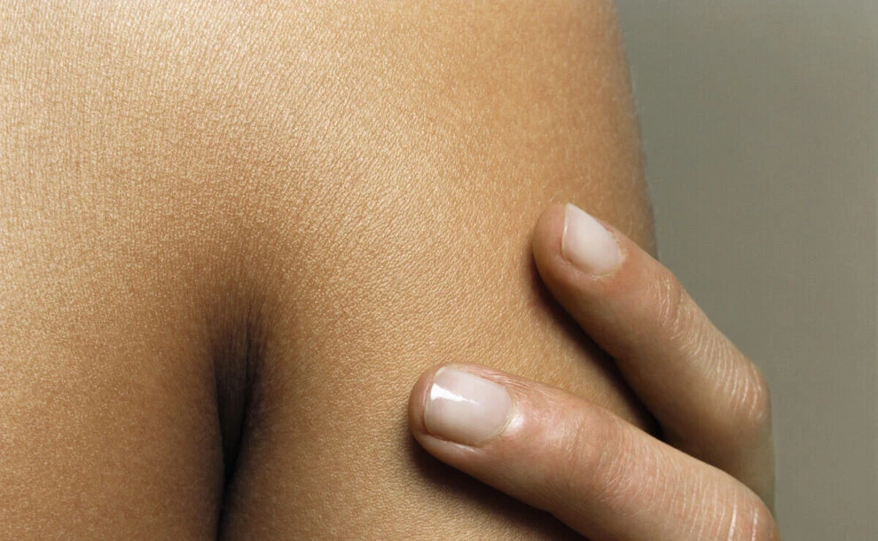 Unghie e invecchiamento, cosa cambia con l’età e come mantenerle sane