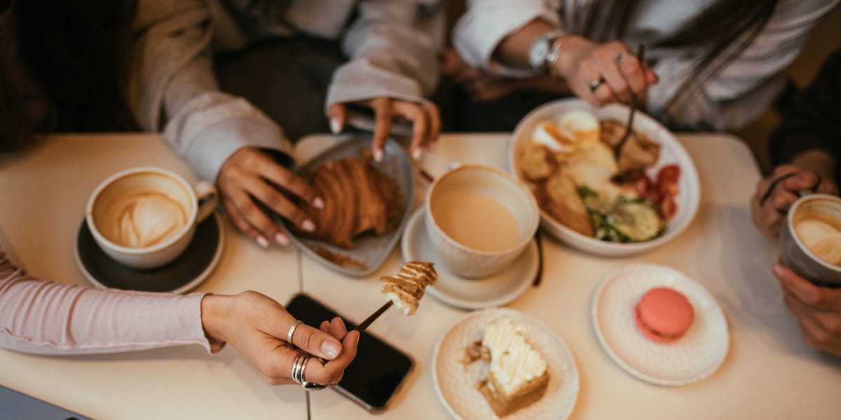 Colazione spazzatura secondo il medico: cosa evitare al mattino