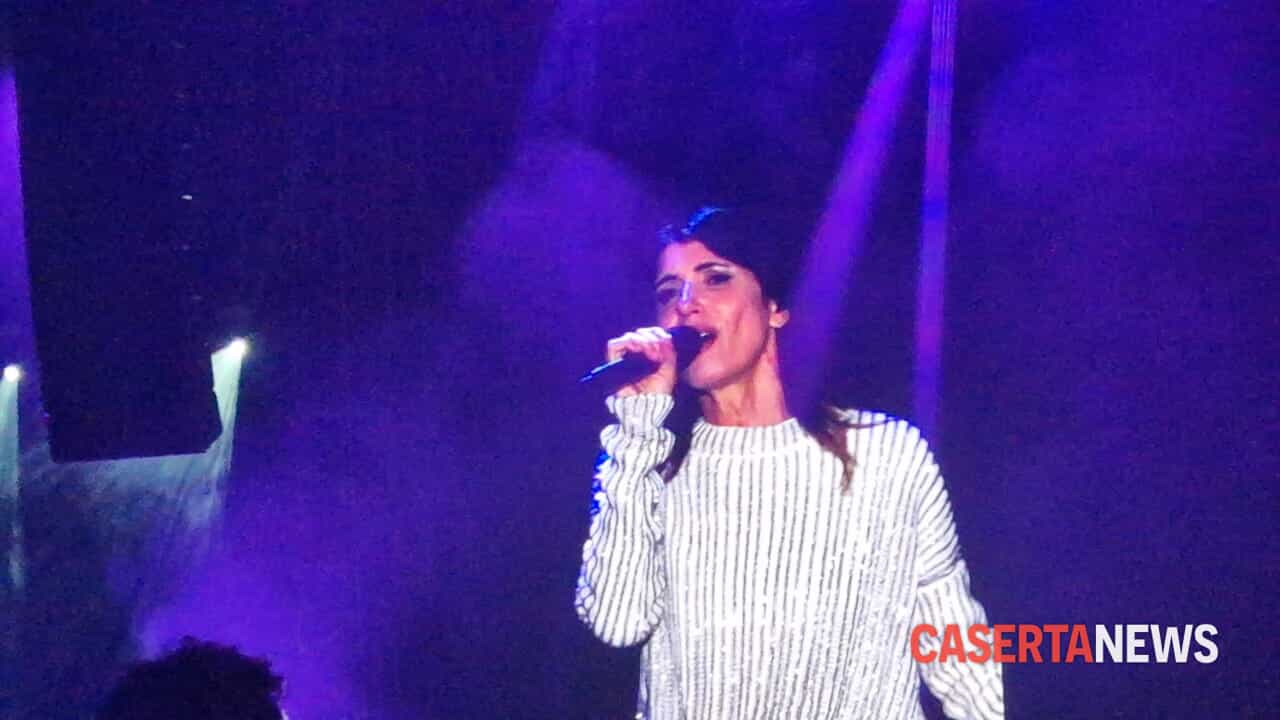 Il rito di Giorgia alla Reggia di Caserta: tra luce e suono