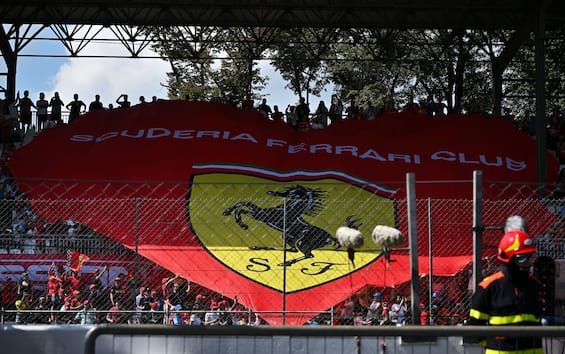 Formula 1, GP Italia: i tifosi a Monza, la 'marea Rossa'. FOTO