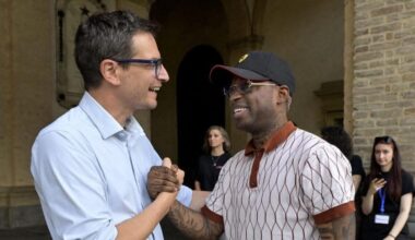 "Palco in piazza per chi offende donne e studenti, per il centrosinistra va bene?"