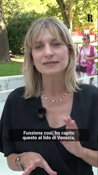 Canal Grande, giorno 11: gli ultimi applausi di Venezia 82 - YouTube