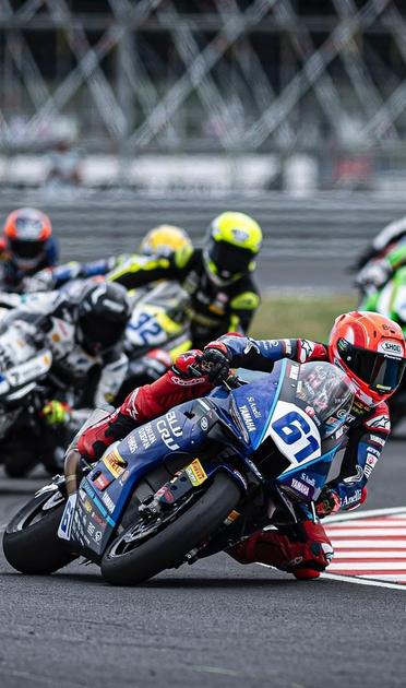 Il team Evan Bros sul circuito di Magny Cours