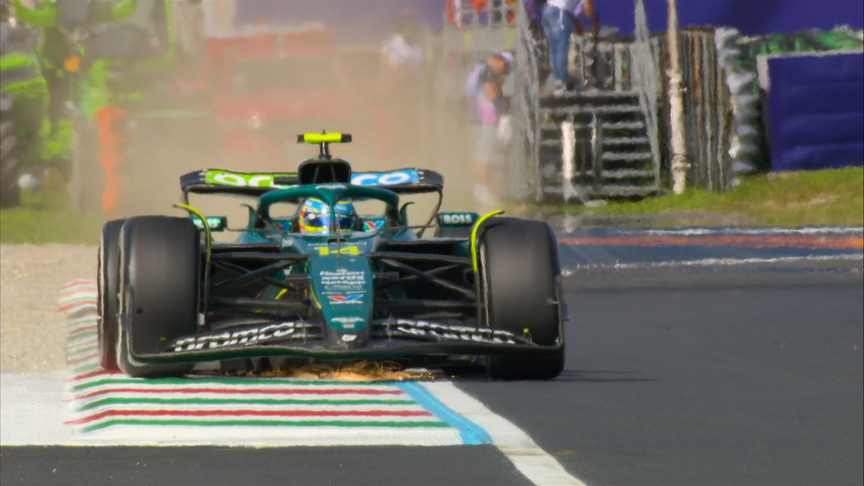 Secondo Aston Martin il fallimento della sospensione apparentemente improvviso di Fernando Alonso a Monza è stato causato dalla ghiaia.