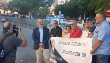 “No soldi per ospedali, sì per vaccini”
