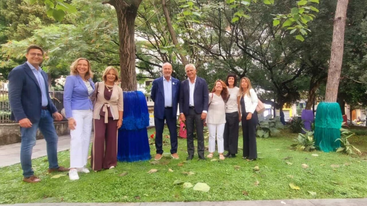 Tumori eredo-familiari, l’installazione artistica “Legami Unici” arriva in Piazza San Pasquale