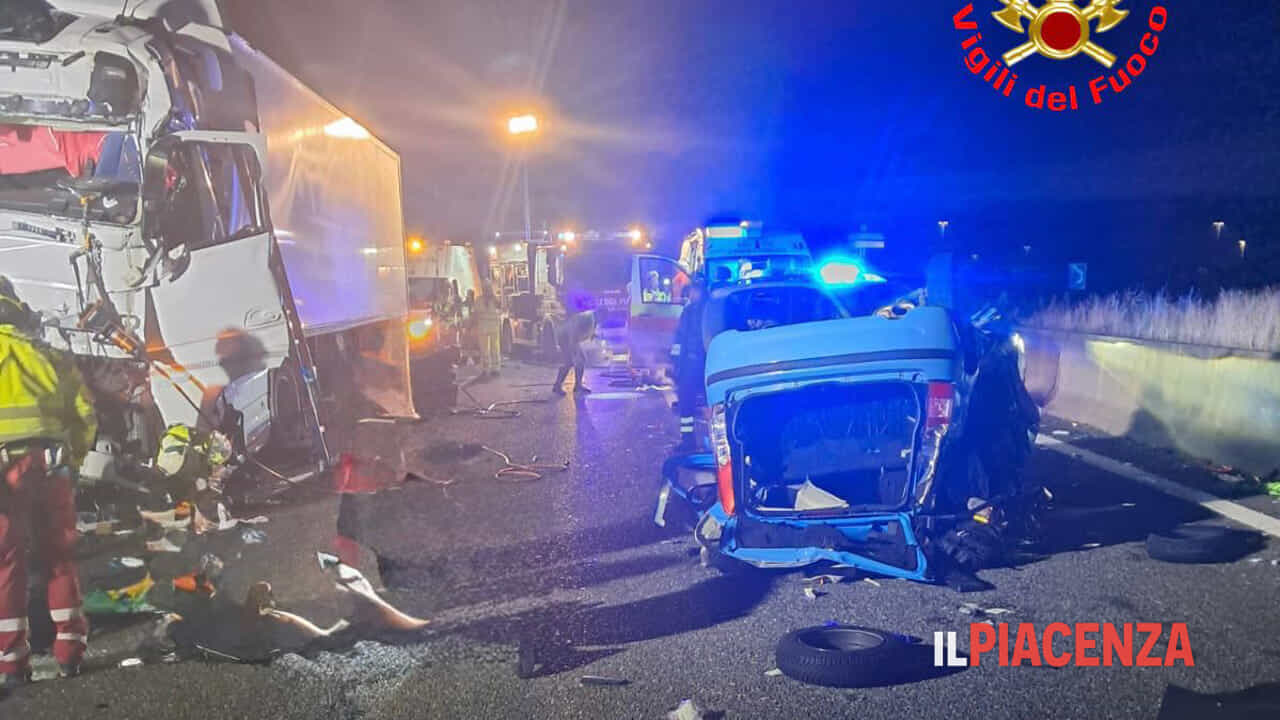 Ragazza di 21 anni muore nell'incidente in autostrada