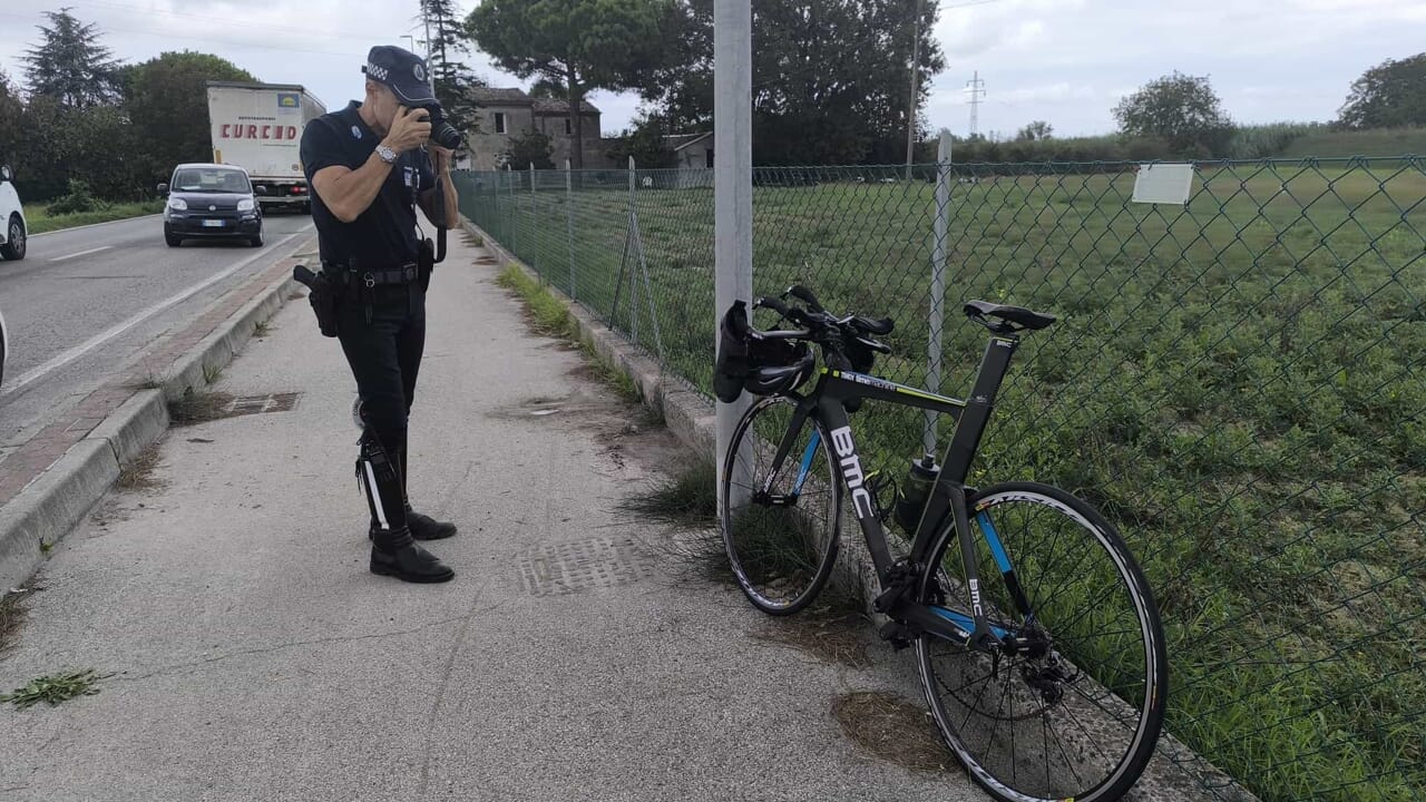 ciclista in gravi condizioni all'ospedale