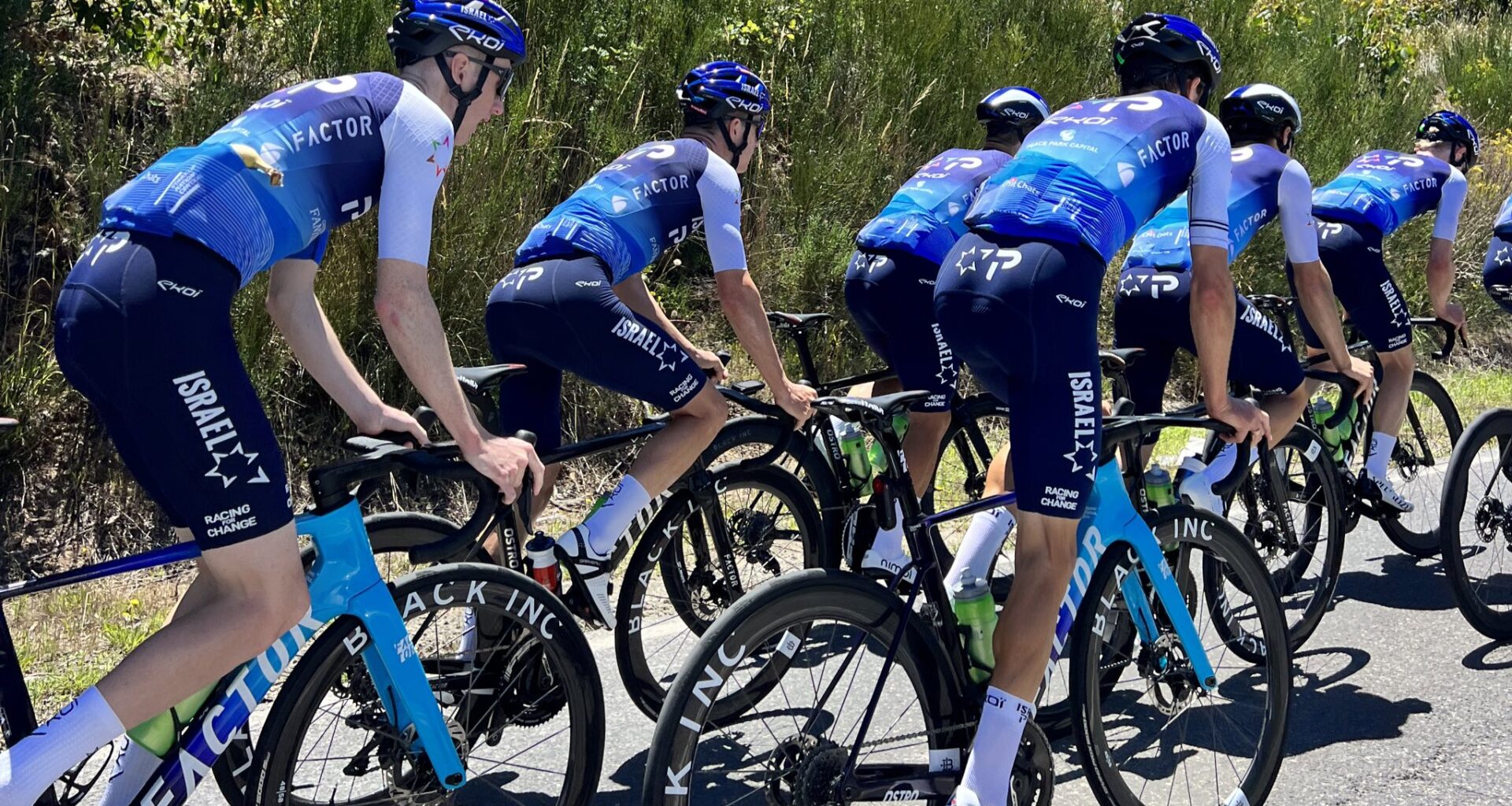 Israel-Premier Tech, la squadra sta valutando una maglia neutra per le prossime corse italiane - Confermate "discussioni in corso" per il Giro dell'Emilia