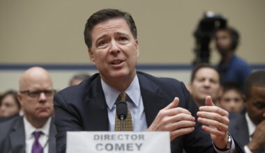 L’ex capo dell’Fbi James Comey è stato incriminato