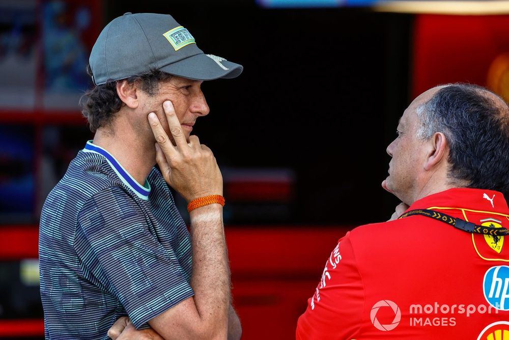 John Elkann, presidente Ferrari, con Fred Vasseur, team principal della Scuderia